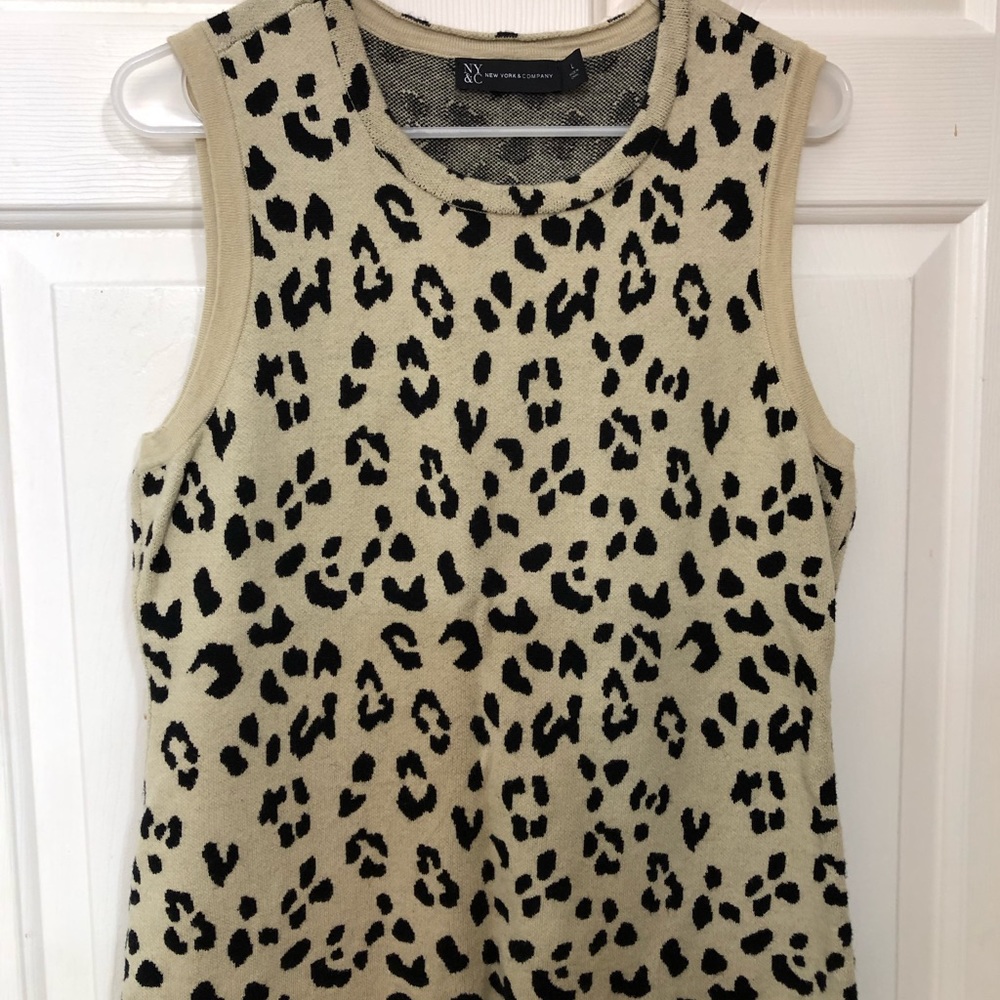 Sleeveless Animal Print sweater